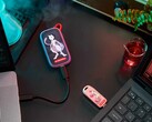 Die abgebildete tragbare SSD „SANDISK Mewtwo“ zum 30-jährigen Jubiläum von Pokémon sowie der USB-C-Stick „Mew“