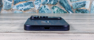 Kinsseite: Mikrofon, USB, Lautsprecher