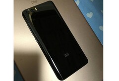 Das vermeintliche Mi 6 Plus von hinten. Bereits heute dürfte es offiziell vorgestellt werden.