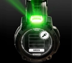 Die Garmin Instinct 3 Tactical besitzt eine integrierte LED-Taschenlampe.