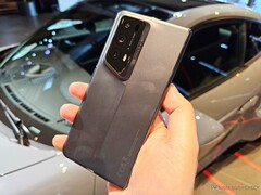 Mit dem Honor Magic V2 RSR Porsche Design startet eines der teuersten Foldables auch in Europa. (Bild: Notebookcheck)