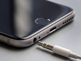 Nicht nur bei iPhones ... die Tage der Klinkenbuchse auf Smartphones sind gezählt.