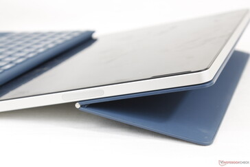 Der Ständer lässt sich zu einem Winkel von maximal 170 Grad öffnen