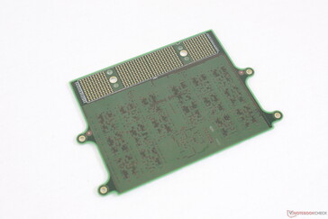 Rückseite eines 128-GB-CAMM-Moduls. Es ist möglich, bei Bedarf weitere DRAM-ICs auf der Rückseite hinzuzufügen