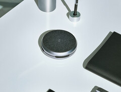 Porsche Design präsentiert den neuen Conference Speaker PDS30. (Bild: Porsche Design)