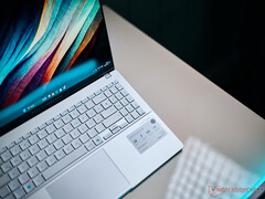 Test Asus VivoBook S 15 OLED Snapdragon 8-Core Laptop - Mit dem Snapdragon X Plus zum fast lautlosen Alltagsrechner