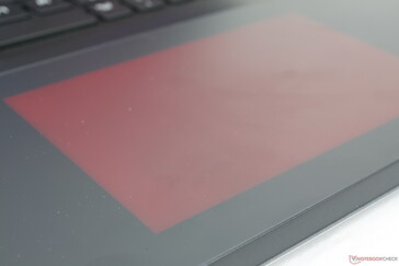 Das RGB-Clickpad sieht zwar cool aus, aber das Feedback beim Klicken ist sehr flach und schwach