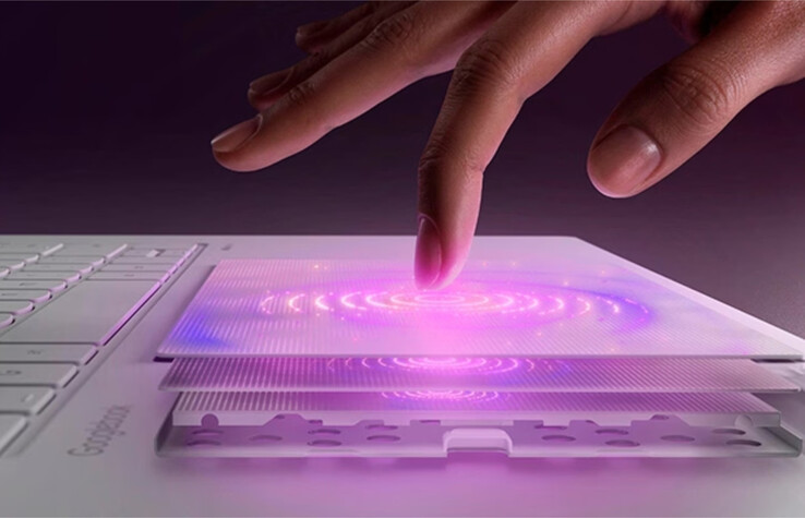Ein haptisches Touchpad ist vorhanden
