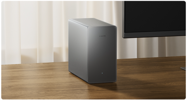 Das Xiaomi-NAS auf einem Schreibtisch