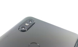 Beide Slider-Smartphones besitzen Dualkamera-Module auf der Vorder- und Rückseite