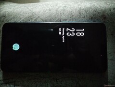 Ambient Display mit Hinweis auf integrierten Fingerabdruckscanner