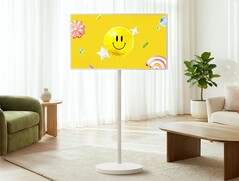 Der neueste LG Smart TV packt ein 32 Zoll 4K-Display auf einen besonders hohen Standfuß.