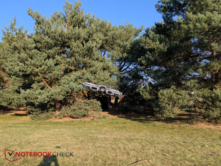 Windanfällig, aber durch die gute Stabilisierung in Videos deutlich weniger bemerkbar als bei der Neo 1