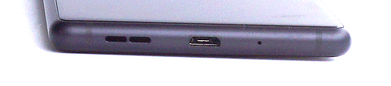 unten: Lautsprecher, USB-Port, Mikrofon