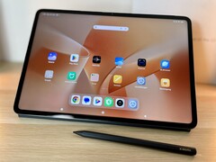 Für sein Tablet bietet Xiaomi einen aktiven Stylus (rund 100 Euro) und eine Docking-Tastatur an (rund 170 Euro).