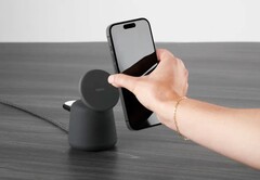 Belkin lädt ein iPhone und eine Apple Watch auf einem kompakten, vielseitigen Ladegerät. (Bild: Belkin)