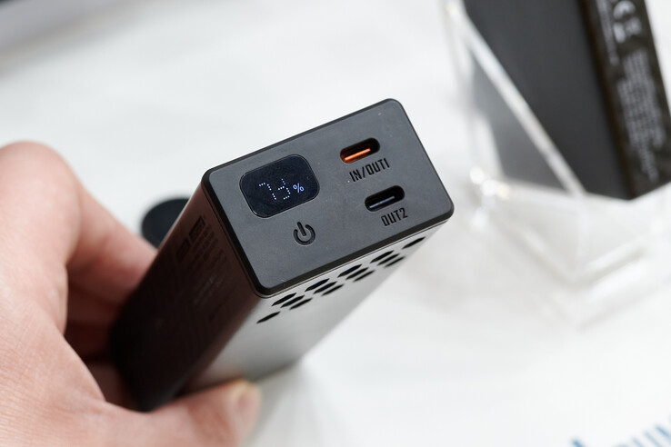 Das Display flimmerte für die Kamera etwas, mit bloßem Auge war die Anzeige vollständig.