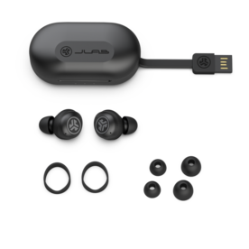 Die JBuds Air Pro bringen ein USB-Ladekabel bereits mit