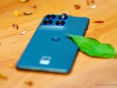 Motorola stellt dem abgebildeten Edge 70 offenbar bald ein günstigeres Fusion-Modell zur Seite. (Bildquelle: Notebookcheck)