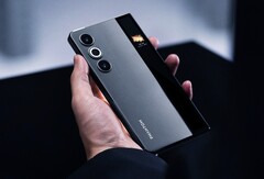 Tecno hat ein Smartphone mit ausrollbarem Display entwickelt. (Bild: Tecno)