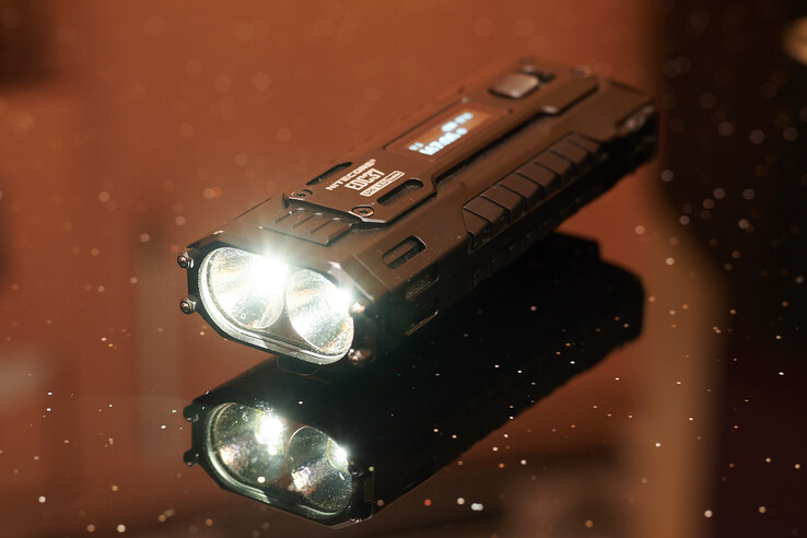 Der Kopf kann sehr heiß werden, mit guter Griffposition stört das aber nicht. (Bildquelle: Andreas Sebayang/Notebookcheck.com)