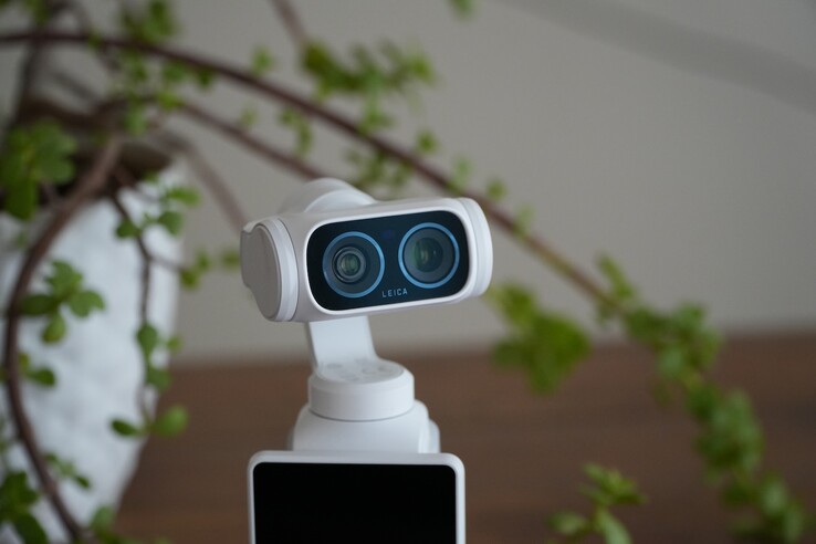 Die Insta360 Luna Ultra verfügt über ein Dual-Leica-Kamerasystem.