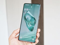 Das Display des OnePlus 12 erreicht eine Spitzenhelligkeit von 4.500 Nits. (Bild: Digital Chat Station)