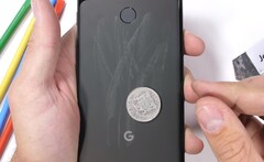 Kratzer durch Münzen: Das Pixel 3 XL zeigt durchaus einige Durability-Schwächen.