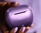 Die Nokia Clarity Earbuds 2+ werden in auffälligem Violett und Pink angeboten. (Bild: Nokia)