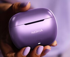 Die Nokia Clarity Earbuds 2+ werden in auffälligem Violett und Pink angeboten. (Bild: Nokia)