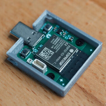 Ein Anschluss für Sensoren und Aktoren ist verbaut