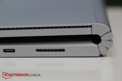 Das Surface Book 3 hat aufgrund des speziellen Fulcrum-Scharniers Luft zwischen der Base und dem Deckel.
