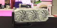 PowerColors Red Devil RX 9070 XT Limited Spectral White Edition wird am 8. April auf den Markt kommen. (Bildquelle: OC3D TV, YouTube)