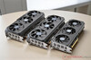 Gigabyte Radeon RX 9070 XT Gaming OC 16G (links), Gigabyte Radeon RX 9070 Gaming OC 16G (mitte), Gigabyte Radeon RX 9060 XT Gaming OC 16G (rechts)