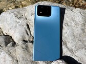 Das Asus Zenfone 11 Ultra ist gegenüber dem Vorgänger kräftig gewachsen.