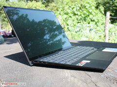 Asus ZenBook 14X OLED AMD Laptop im Test: Viel Farbe, viel Laufzeit, kleiner Preis