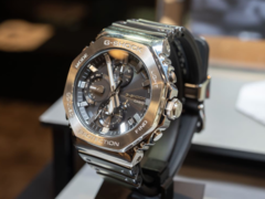 Die neue Casio G-Shock GMC-B2100Y-1AER (siehe Bild) greift das charakteristische Metalldesign der 2100er-Serie auf. (Bildquelle: Impress Watch)