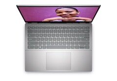 Das Dell Inspiron 14 präsentiert sich als modernes Ultrabook mit großem Trackpad und beleuchteter Chiclet-Tastatur. (Bild: Dell)