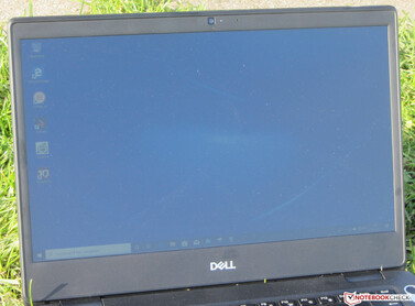 Das Latitude im Freien (fotografiert bei strahlendem Sonnenschein)