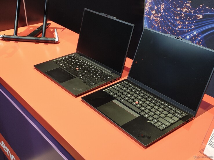 Lenovo ThinkPad X1 Carbon Gen 13 (links) vs. Lenovo ThinkPad X1 Carbon Gen 14 (rechts) (Bildquelle: Benjamin Herzig)