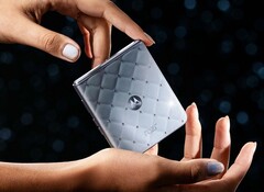 Motorola legt das Razr 60 mit zahlreichen Swarovski-Kristallen neu auf. (Bildquelle: Motorola)