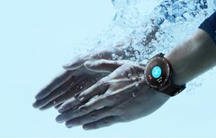 Die Honor MagicWatch 2 ist komplett wasserfest, sodass sie auch das Schwimmtraining tracken kann. (Bild: Honor)
