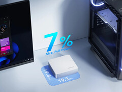 Der Minisforum M1-1295 Mini-PC hat ein simples silbernes Gehäuse und wiegt knapp 1,1 Kilogramm (Bildquelle: Minisforum)