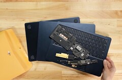 Das MacBook Air besteht nur aus einigen wenigen Komponenten, der Speicher ist am Mainboard verlötet. (Bild: iFixit)