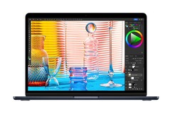 Das neue MacBook Air sieht dem MacBook Pro verdächtig ähnlich, das Gerät verzichtet aber komplett auf Lüfter. (Bild: Apple)