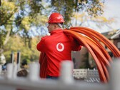 Vodafone-Mitarbeiter verlegt Kabel (Bildquelle: Vodafone)