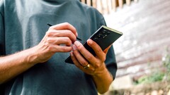 Das neueste Smartphone zu besitzen, wird zunehmend unerschwinglich. Die Preise von Apple iPhone 15, Xiaomi 14, Google Pixel 8 und Samsung Galaxy S24 sollen steigen. (Bild: Jonas Leupe)