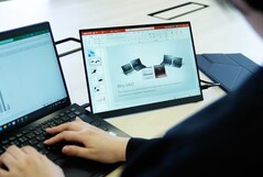 Vaio präsentiert einen der leichtesten mobilen Monitore der Welt. (Bild: Vaio)