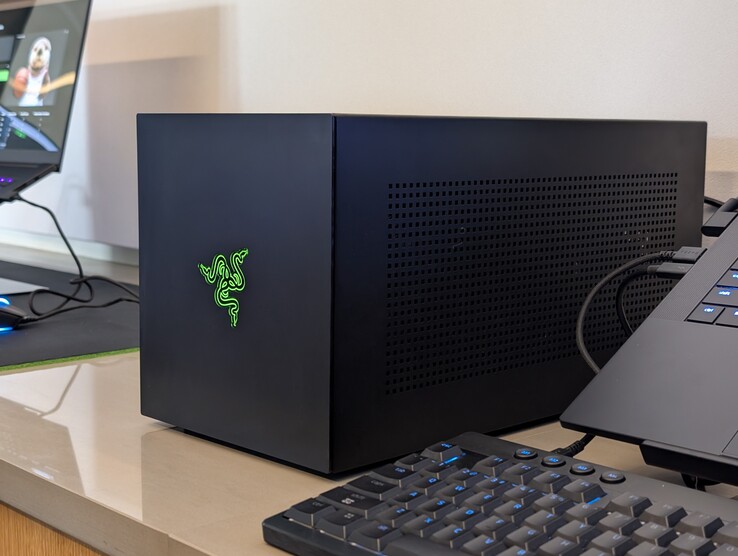 Neuer Thunderbolt 5-Anschluss für verbesserte eGPU-Unterstützung.