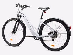 Das E-ACTV 100 ist nun auch als Tiefeinsteiger erhältlich (Bildquelle: Decathlon)